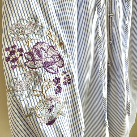 ⚡️SALE⚡️Cupio - striped blue top with floral elbow embroidery - Picture 4 of 5